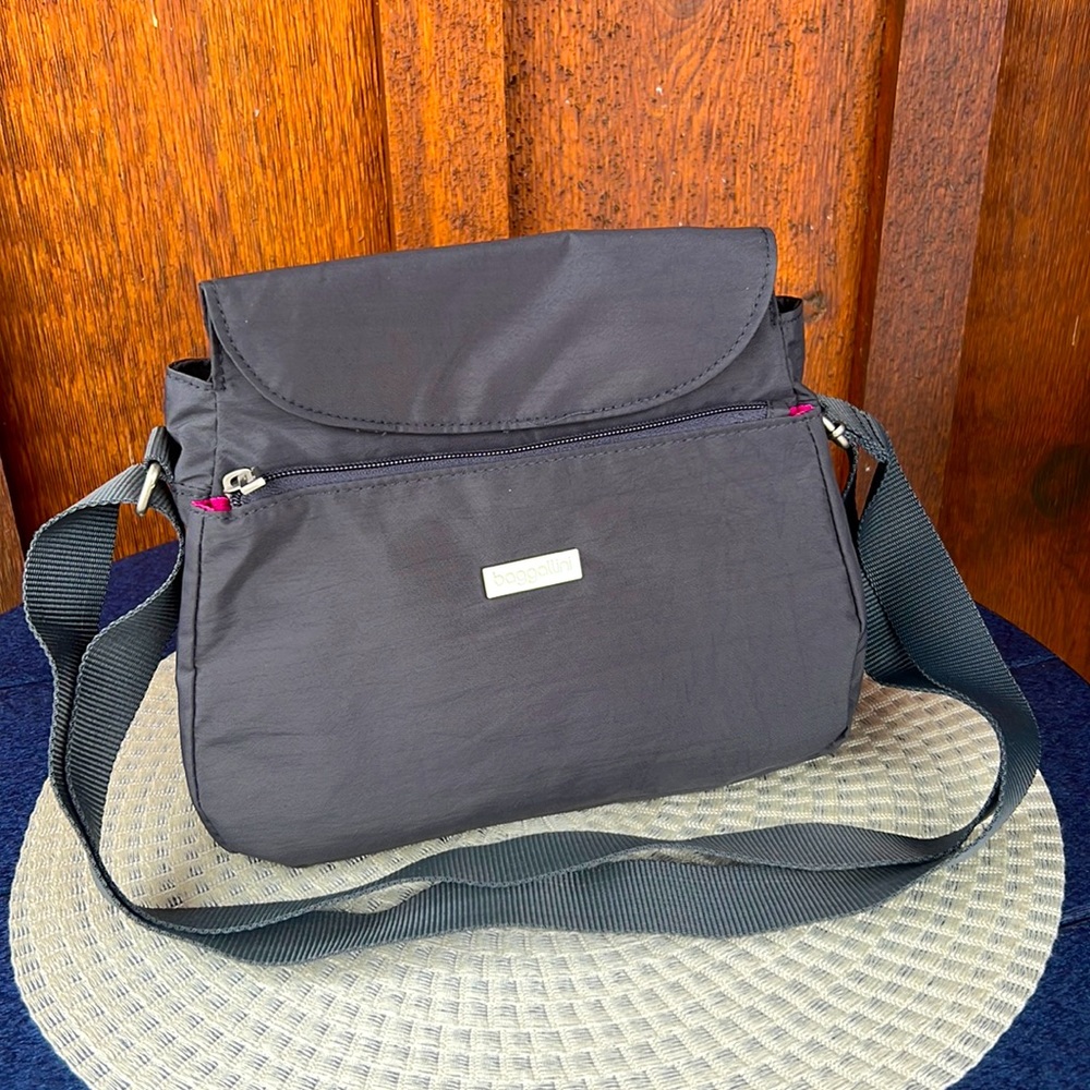 BAGGALLINI Travel Crossbody Bag Gray EUC